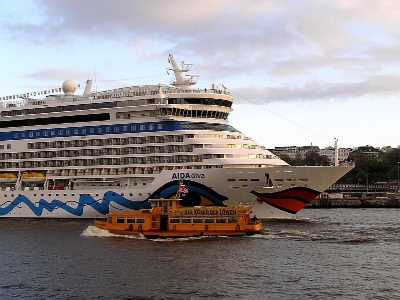 C/S AIDAdiva (2007) & M/S FALKENSTEIN (1992)