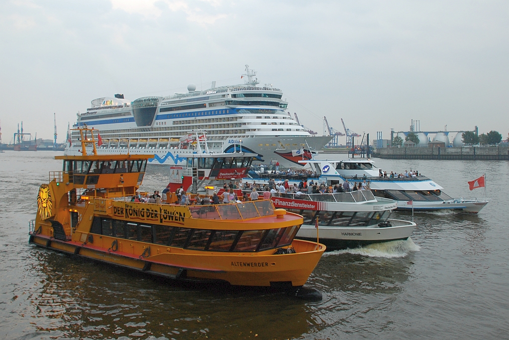 M/S ALTENWERDER (1997); C/S AIDAluna (2009); M/S HARMONIE (2001) & M/S HANSEATIC (1992)