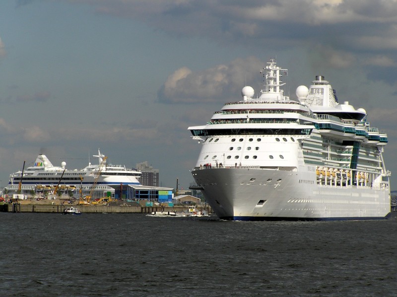 M/S AIDAvita (2002) & GTS Jewel Of The Seas (2004)