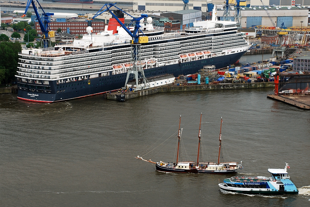 M/S QUEEN ELIZABETH (2010); S/S ALBERT JOHANNES (1982) & M/S WILHELMSBURG (2008)