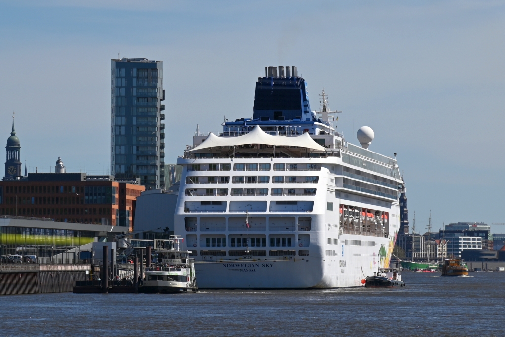 M/S HARBURG (2009); M/S NORWEGIAN SKY (1999); TMS JOHN MASCOW (1980) & M/S ALTENWERDER (1997)