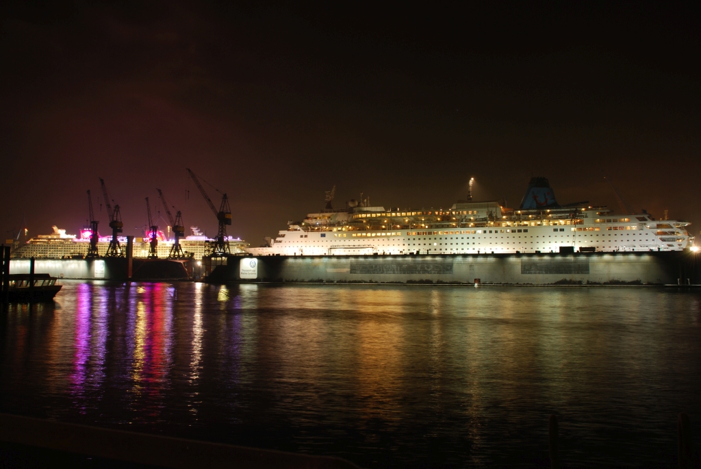 M/S Thomson Dream (1986) und M/S Disney Dream (2010)