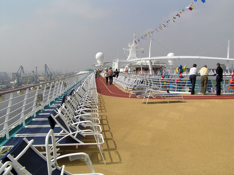 Sonnendeck mit Laufstrecke - M/S Freedom Of The Seas (2006) -  by Ingo Josten