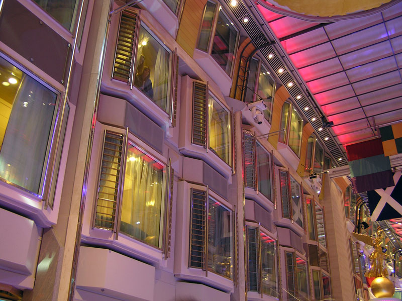 'Royal Promenade' - M/S Freedom Of The Seas (2006) -  by Ingo Josten