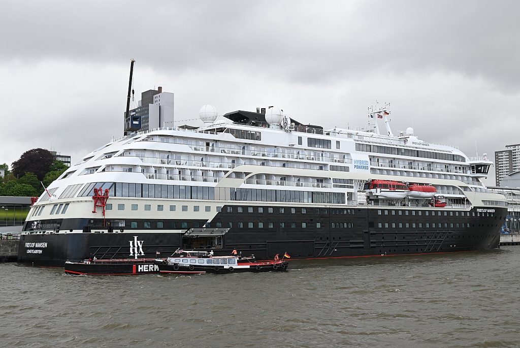 M/S FRIDJTOF NANSEN (2019) & M/S HANSEN SIEN 2 (1962)