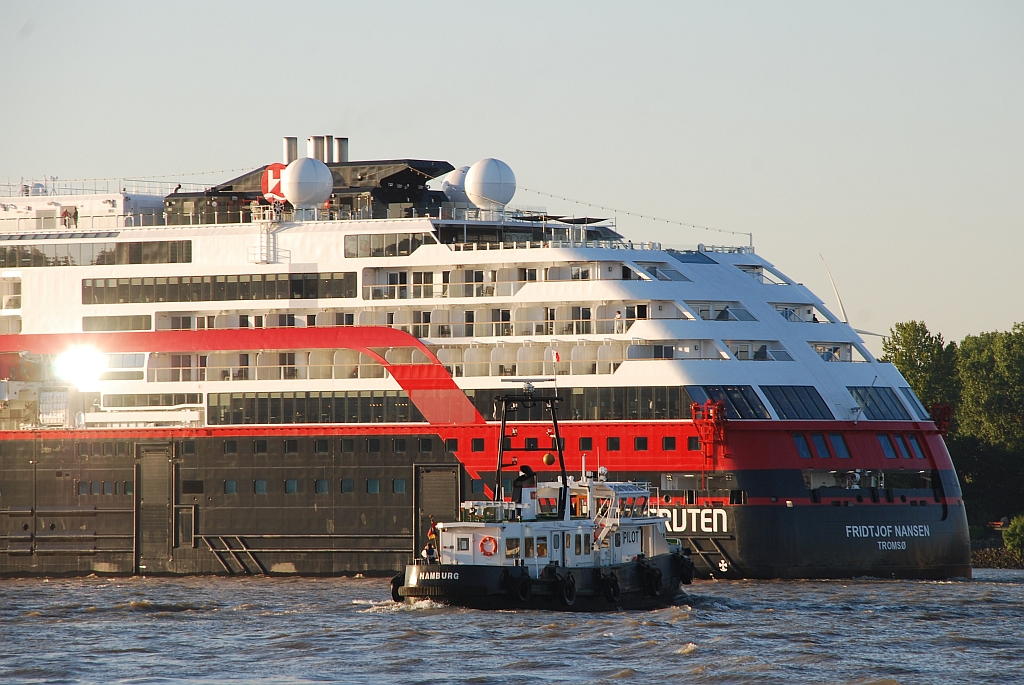 M/S FRIDJTOF NANSEN (2019) & M/S LOTSE 5 (1992)
