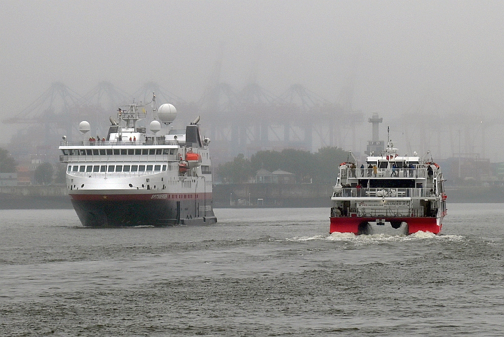 M/S SPITSBERGEN (2009) & HSC HALUNDER JET (2018)