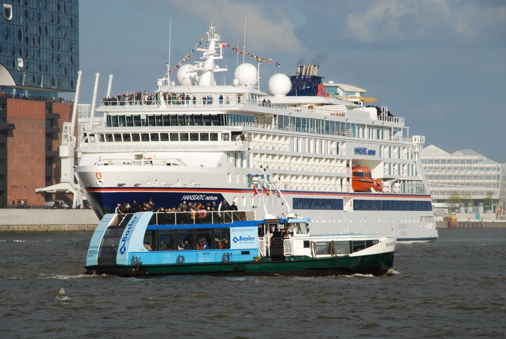M/S HANSEATIC nature (2019) & M/S NEUENFELDE (1991)