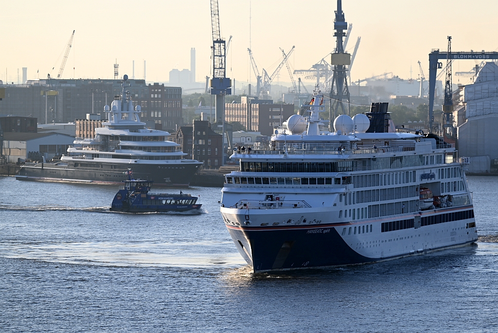 M/S WILHELMSBURG (2008) & M/S HANSEATIC spirit (2021)
