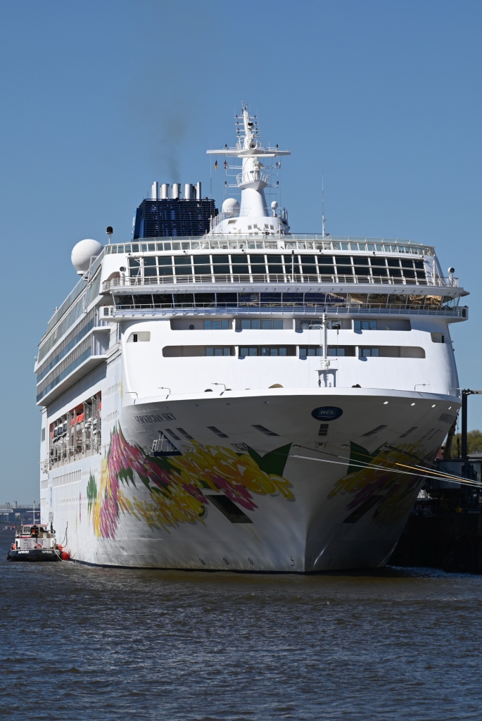 TMS JOHN MASCOW (1980) & M/S NORWEGIAN SKY (1999)