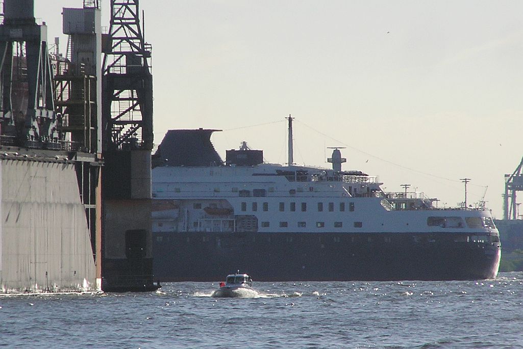 M/S ALEXANDER VON HUMBOLDT (1996)