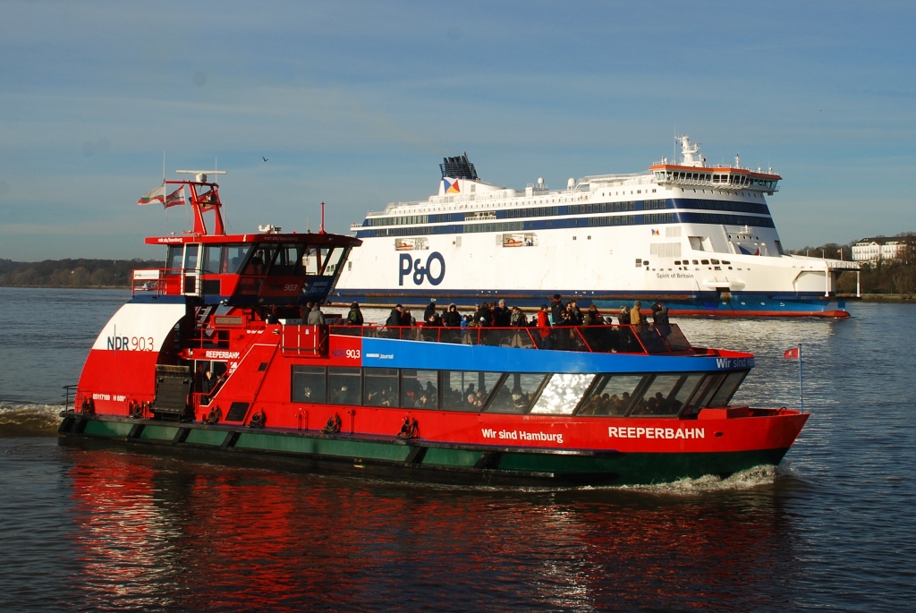 M/S REEPERBAHN & M/F SPIRIT OF BRITAIN (2011)
