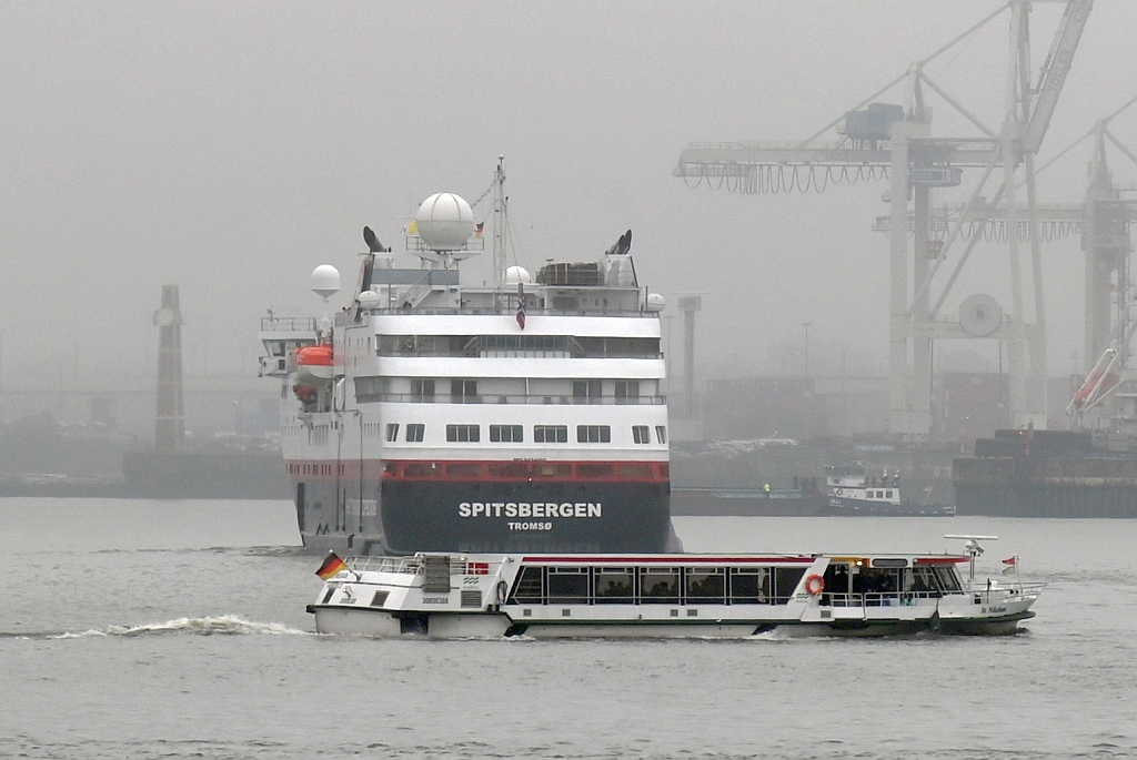M/S SPITSBERGEN (2009) & M/S ST. NIKOLAUS (1999)